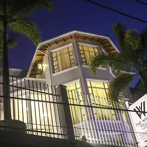 https://the-white-villa-kandy.kandyhotelsnow.com